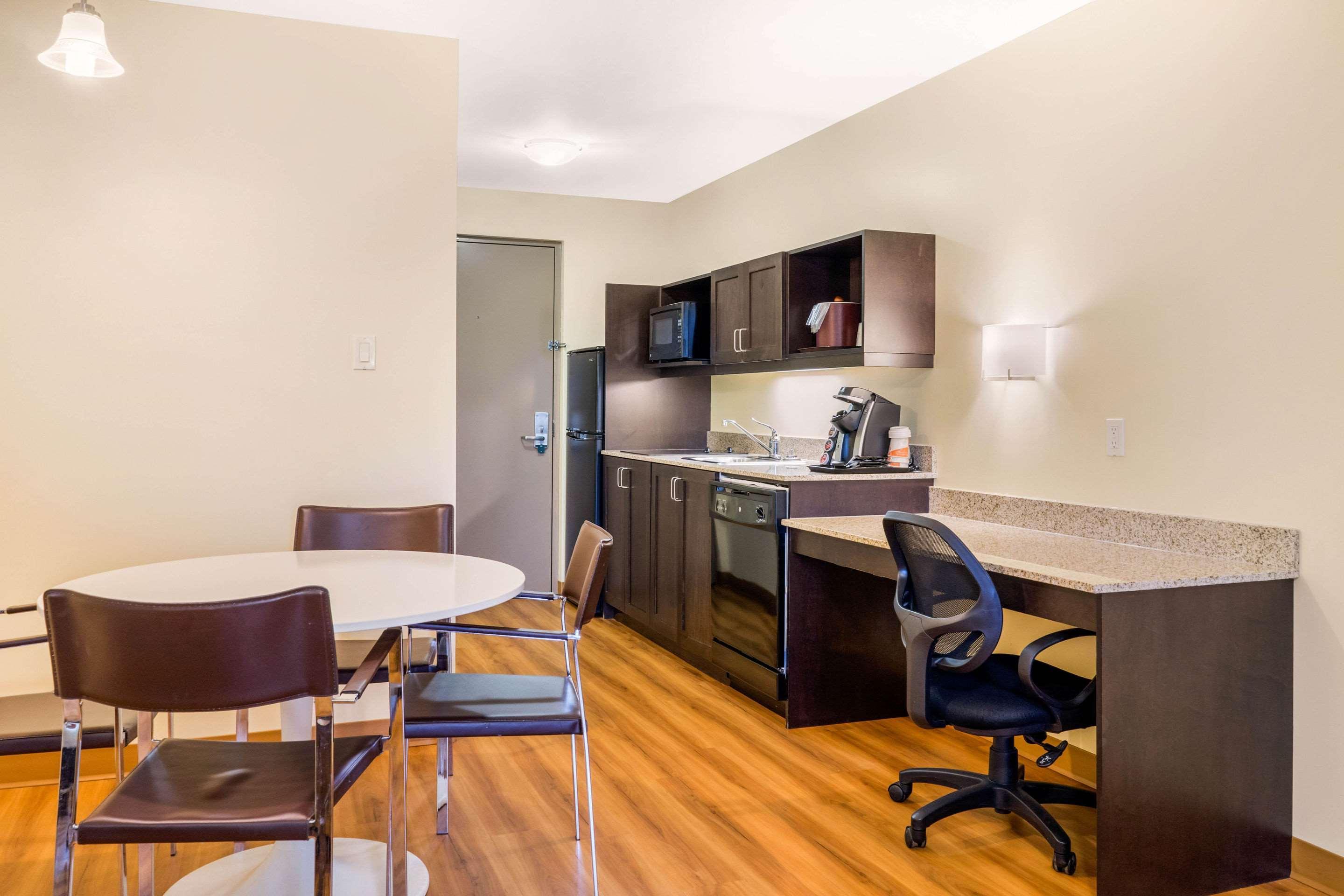 Quality Inn & Suites Winkler Ngoại thất bức ảnh