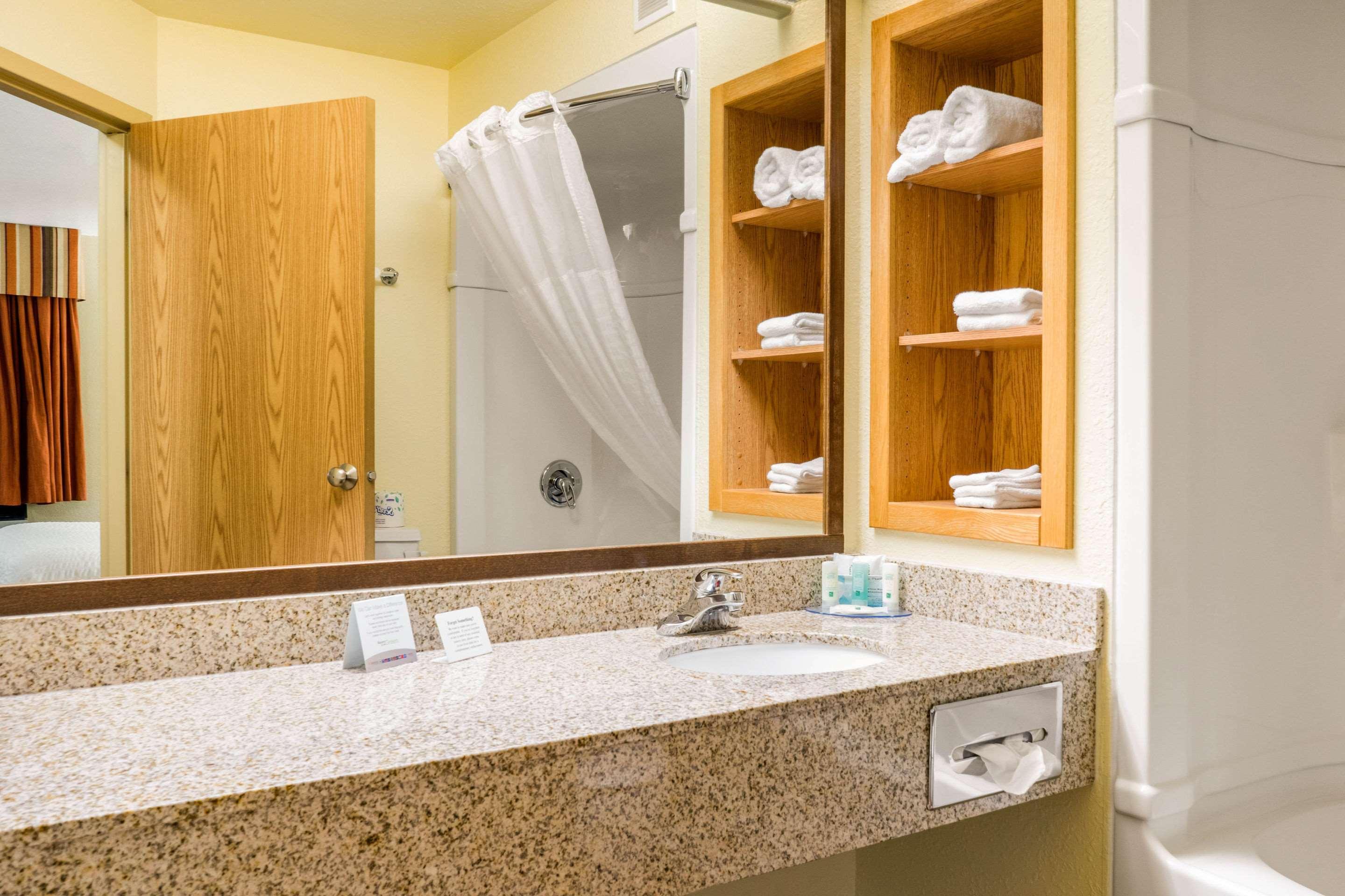 Quality Inn & Suites Winkler Ngoại thất bức ảnh