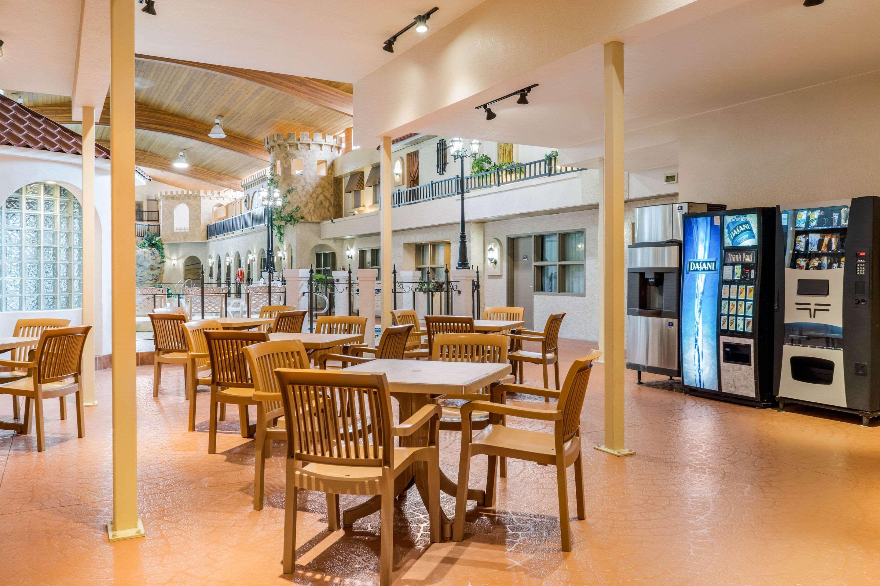 Quality Inn & Suites Winkler Ngoại thất bức ảnh