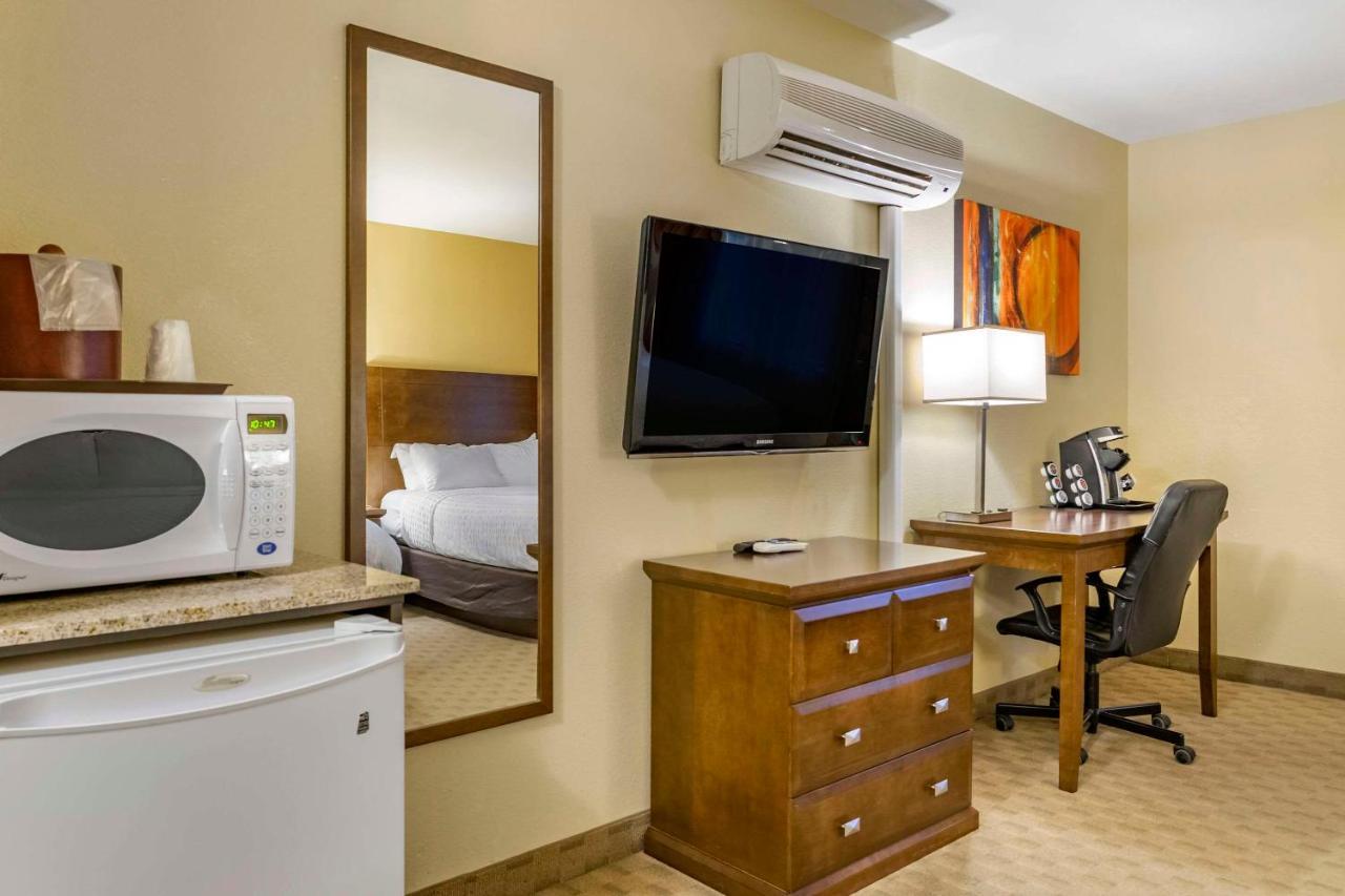Quality Inn & Suites Winkler Ngoại thất bức ảnh