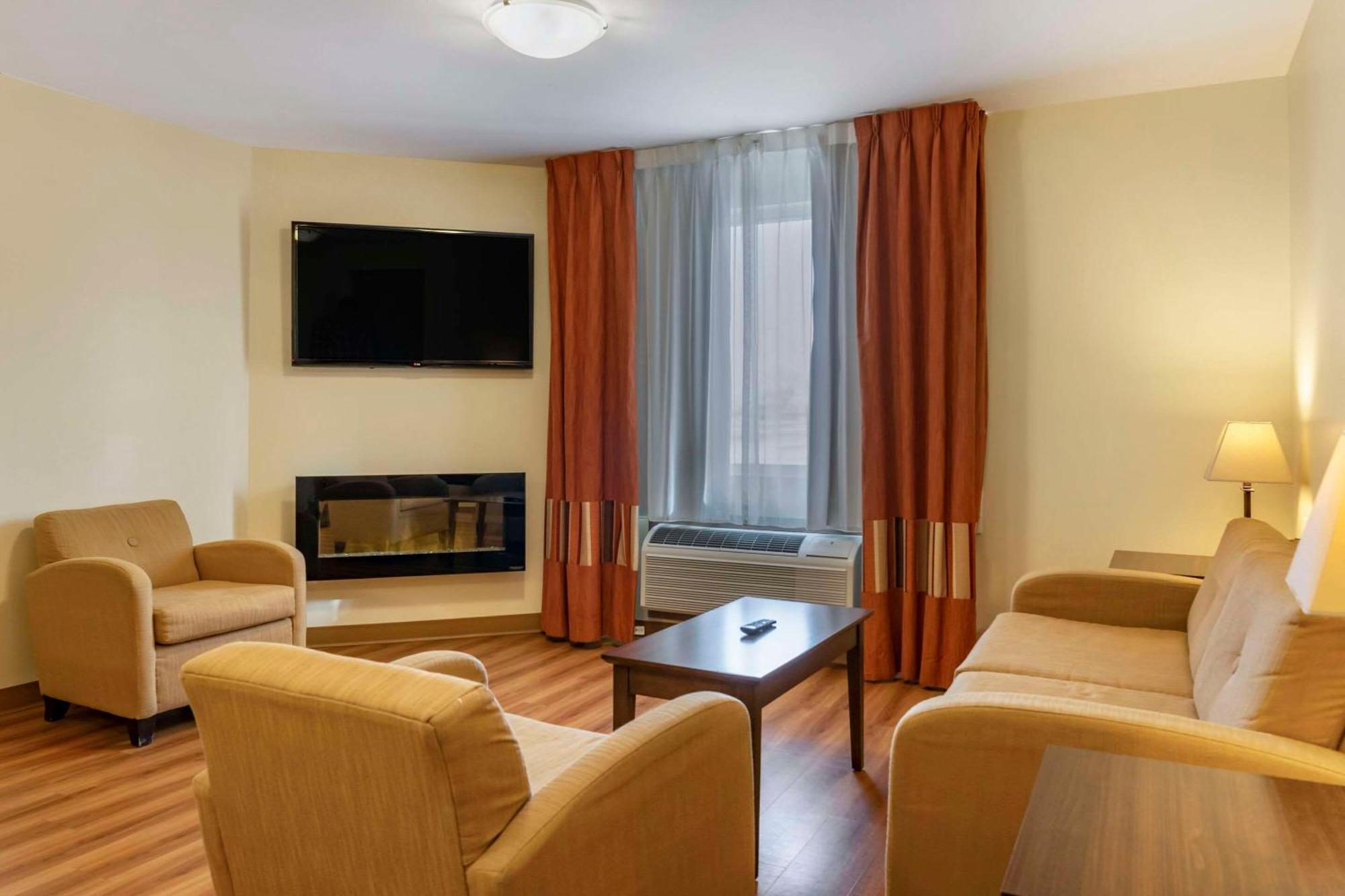 Quality Inn & Suites Winkler Ngoại thất bức ảnh