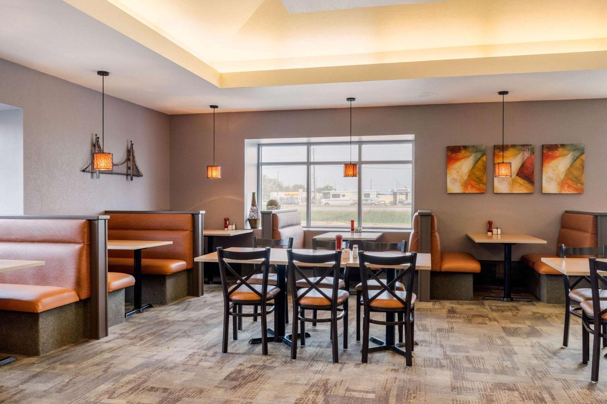 Quality Inn & Suites Winkler Ngoại thất bức ảnh
