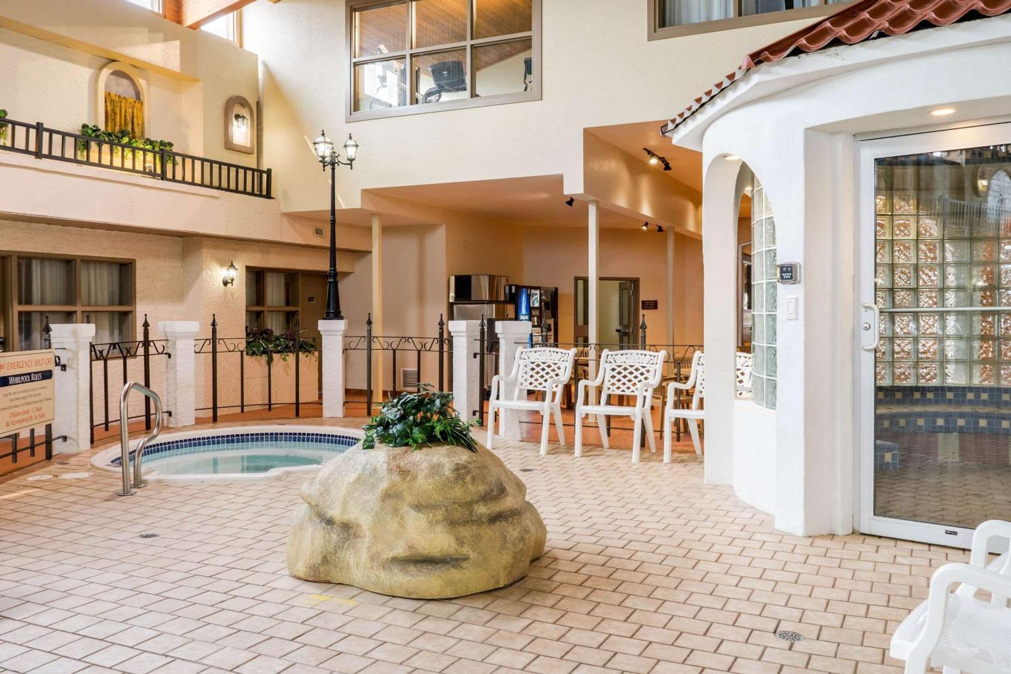 Quality Inn & Suites Winkler Ngoại thất bức ảnh